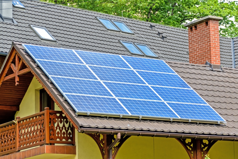 chauffagiste-LANTOSQUE-min_solar-panels-1477987